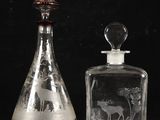 deux carafes placées l'une à côté de l'autre