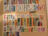 une photo d'une photo d'un livre avec des timbres