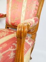Paire de fauteuils Louis XV, dossiers plats à la reine, en h… (photo 4)