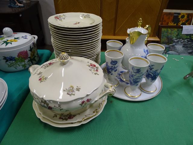 Ancienne fabrique royale Limoges France : partie de service en po...