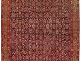 un tapis persan ancien aux couleurs rouges et bleues