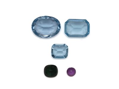 Lot de pierres sur papier composé de : - 1 petit cabochon de…