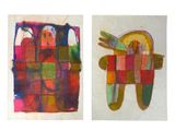 deux tableaux de formes et de couleurs différentes accrochés au mur