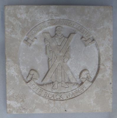 Plaque commémorative pour un régiment écossais, en pierre, 2…
