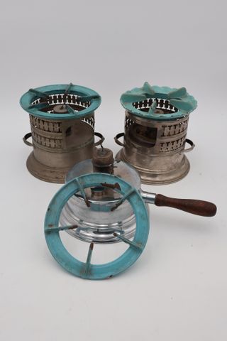 Lot de 3 réchauds anciens en métal avec support en métal émaillée...