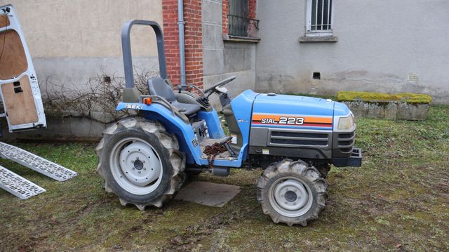 Micro tracteur agricole ISEKI SIAL 223, 527,5 heures au compteur
...
