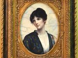 portrait d'une femme en robe bleue dans un cadre doré