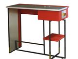 une image représentant un bureau rouge avec un plateau noir et des pieds en métal