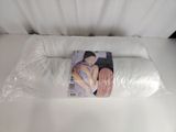 une photo d'un magazine posé sur un lit