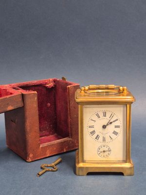 Pendule d'officier à poignée rabattable en laiton doré et ve…