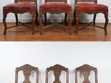 six chaises aux assises en cuir rouge, posées sur un parquet