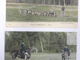 deux photos d'un homme à cheval, entouré d'une meute de chiens