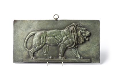 une image représentant une plaque métallique sur laquelle figure un lion