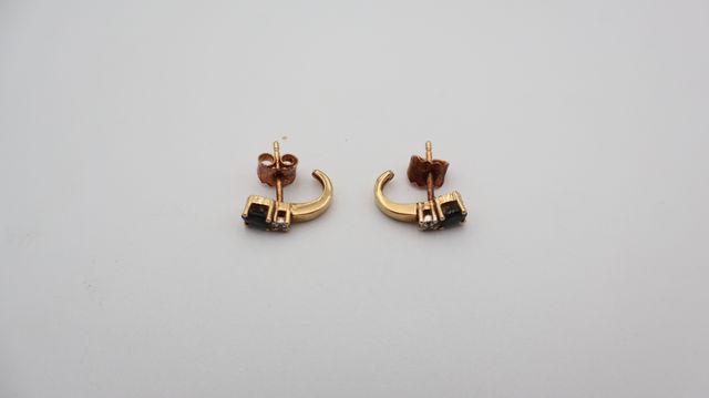 Paire de petites boucles d'oreilles en or jaune 18 carats 750 mil...