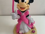 figurine de Minnie Mouse tenant une baguette magique et vêtue d'une robe rose