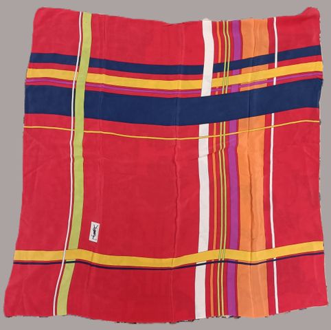 Yves SAINT LAURENT. Foulard fond rouge à motif multicolore. Joint