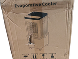 boîte en carton contenant une photo d'un refroidisseur par évaporation