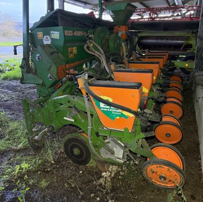 Semoir à mais AMOZE ED 451-K, de 2002.