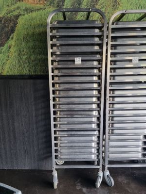 two metal trays that are sitting next to each other