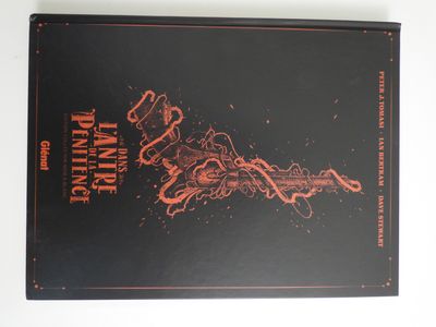 le livre est posé sur une table à fond blanc