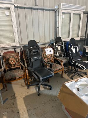 le nombre de chaises qui sont assises ensemble dans une pièce