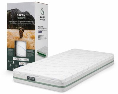le matelas Green Moon dans sa boîte, à côté de son emballage