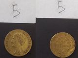 deux pièces d'or sur lesquelles figure, d'un côté, le portrait d'un homme et, de l'autre, celui d'une femme