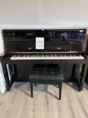 Piano droit FEURICH noir mod 113.