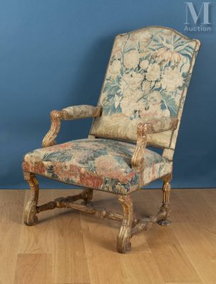 une vieille chaise recouverte d'un tissu à motifs floraux, recouverte d'un tissu à motifs floraux, recouverte d'un tissu à motifs floraux, recouverte d'un tissu à motifs floraux, recouverte d'un tissu à motifs floraux, recouverte d'un tissu à motifs floraux, recouverte d'un tissu à motifs floraux, recouverte d'un tissu à motifs floraux, recouverte d'un tissu à motifs floraux