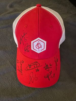 Casquette dédicacée par les joueurs du Football Club d'Annec…