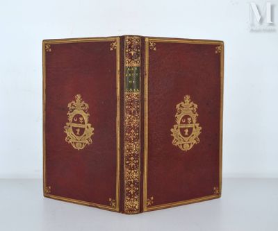 gros plan d'un livre sur une table à fond blanc