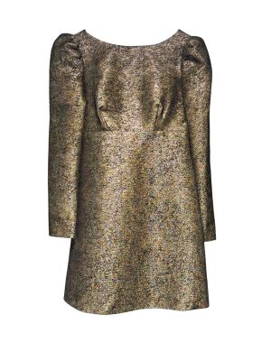 une robe dorée à manches bouffantes et à encolure