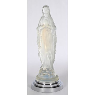 an image of a statue of the virgin mary of guadalupe