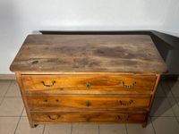 Commode pantalonnière en noyer ouvrant à trois tiroirs, mont… (photo 2)