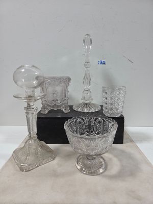 Réunion de 5 pièces diverses anciennes en verre ou cristal d…