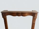 une image d'une table en bois sur fond blanc