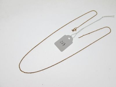 gros plan d'un collier auquel est attachée une étiquette