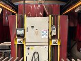 une machine qui se trouve à l'intérieur d'un bâtiment