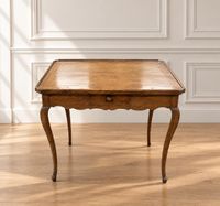 Petite table "cabaret " en bois fruitier, le plateau de form…
