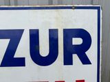 a blue and white sign with the word zur on it