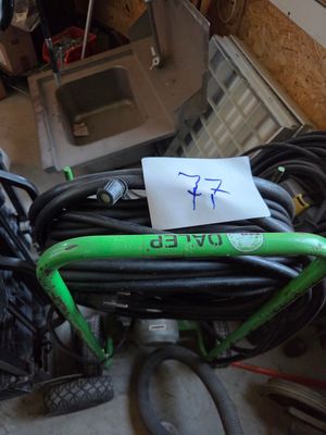 a pile of hoses that are sitting on the floor