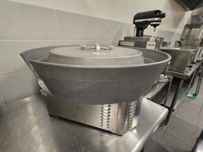 1 bouleuse pour pâte à pizza de marque FRUL CO
