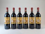 six bouteilles de vin rouge alignées