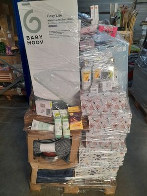 une grosse pile de « Baby Moov » emballés dans du plastique