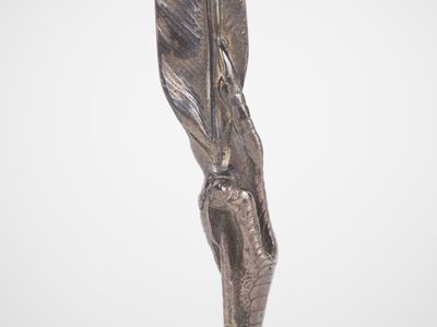 Ouvre-lettres en bronze argenté figurant une patte d'aigle. - Photo 1