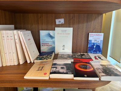 many books that are on a shelf in the room