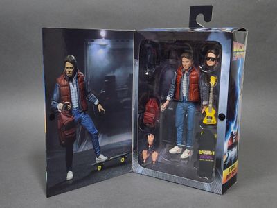La figurine « Retour vers le futur » est dans sa boîte