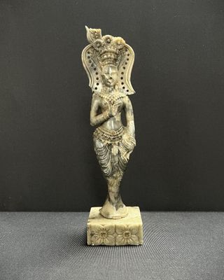 ASIE du SUD-EST Sujet en pierre figurant une divinité.