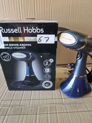 une boîte contenant un sèche-cheveux Russell Hobbs à côté de la boîte