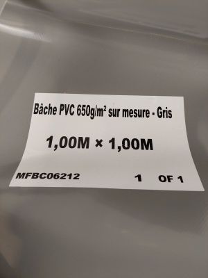 un gros plan d'un sac en plastique sur lequel est collé un autocollant